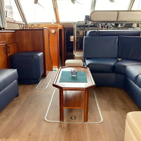 Botel El Yate De La Ria Vigo