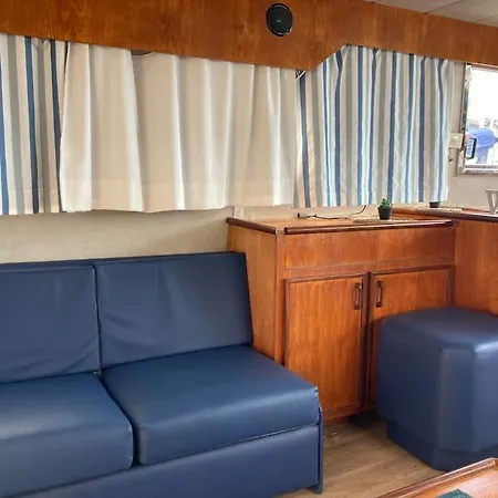 El Yate De Luces Hotel en barco *