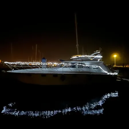 El Yate De Luces Hotel en barco