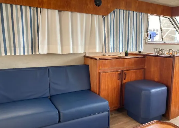 El Yate De Luces Hotel en barco *