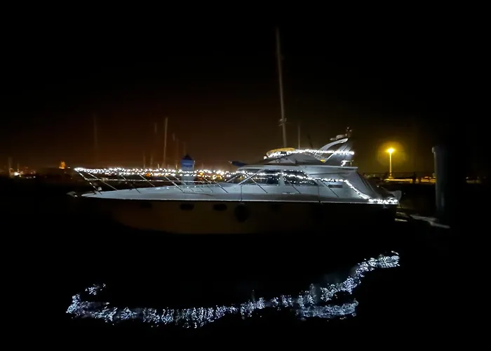 El Yate De Luces Hotel en barco